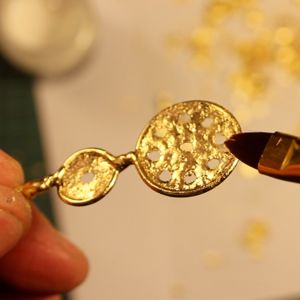 crer un bijou en fil mtallique