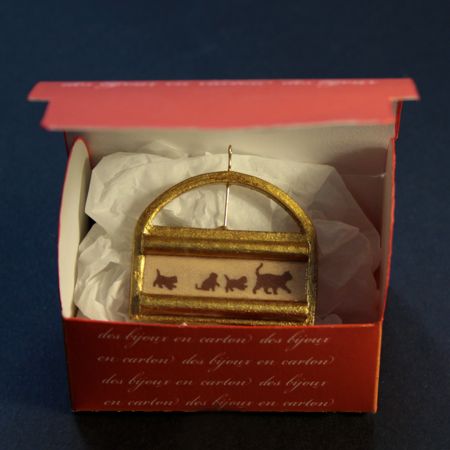 boite à bijoux pour présenter un bijou en carton
